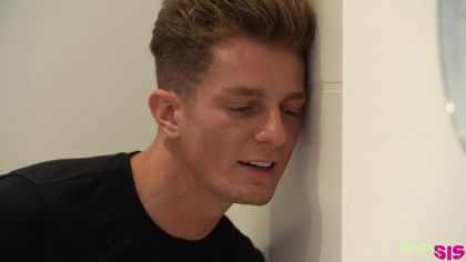 Худышка не устояла перед членом брата и отдалась №1