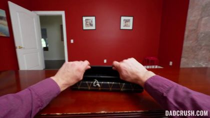 Папаша взял на себя смелость выебать дочку №4