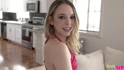 Сестра уговорила брата на тройничок с подругой №1