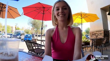 Блондинка трахается с другом отца после учебы №3