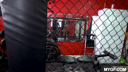 Трахает на ринге мулатку с красивым телом №3