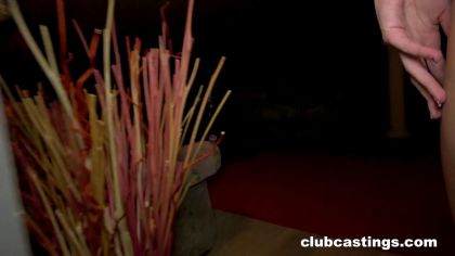 Шлюха ебется в клубе через трусики №8