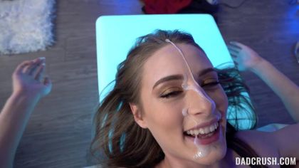 Сучка взяла за щеку у папки и потрахалась №10