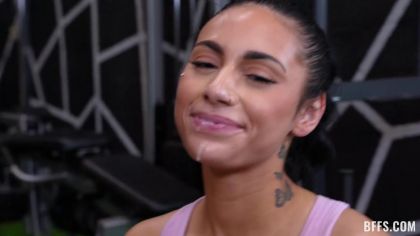 Три спортсменки ебутся с качком в тренажерке №10