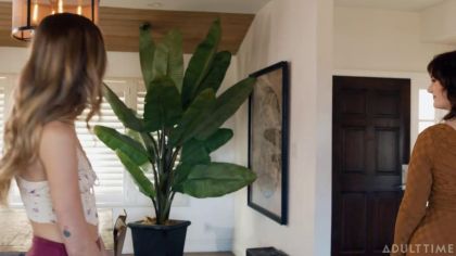 Застала лесби за ласками и сделала куни №1