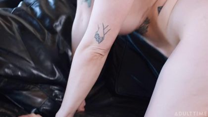 Застала лесби за ласками и сделала куни №7