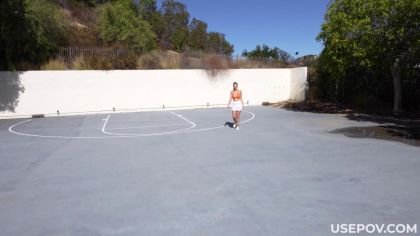 Подруга с большими сиськами хочет на пенис вместо тениса №5