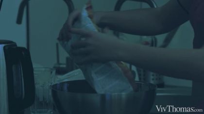 Подруги мнут киски: жарче, чем в сауне №1