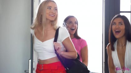 Судьбоносная встреча трёх лесбиянок №1