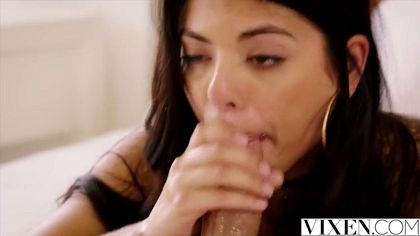 Деваха благодарит соседа за куни королевским минетом с заглотом яиц №5