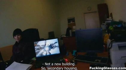 Девка отвлекает парня программиста стриптизом и классным сексом №1