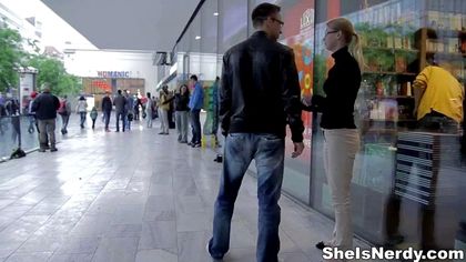 Супруги в очках занялись оральным сексом на кровати и обкончались №1