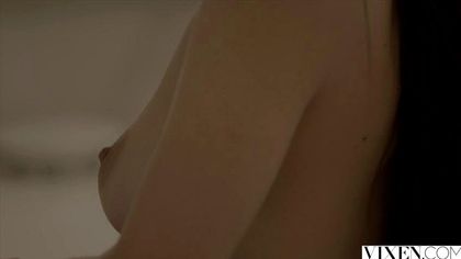 Спортсмен на бортике бассейна дал жене друга огромный хер в ротик №2