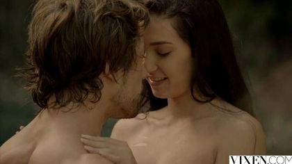 Спортсмен на бортике бассейна дал жене друга огромный хер в ротик №3