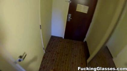 Турист снял видео от первого лица и кончил в ротик приятной соске №1