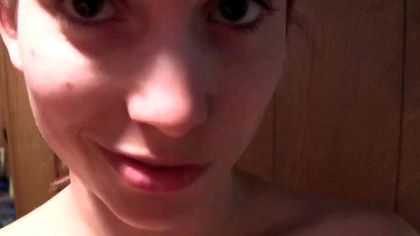 Горничная в красном платье в подсобке полирует член постояльца отеля ротиком и писей №2