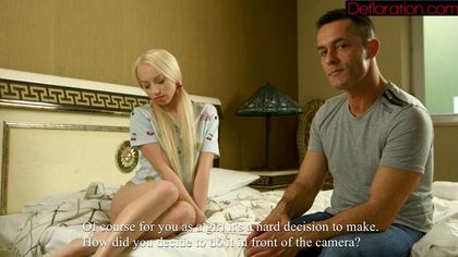 Мужик уломал будущую невестку на быстрый отсос в спальной комнате №1