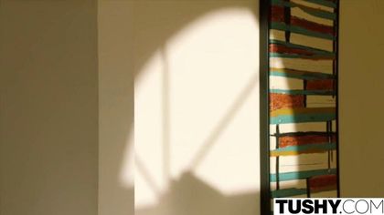 Блонди встретила мужа сестры в одном белье и дала ему в упругое очело №1