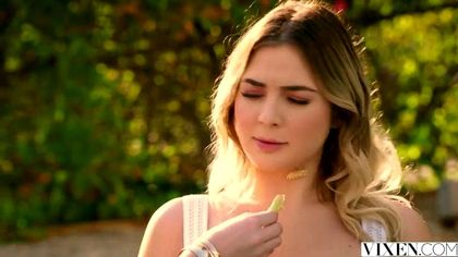 Две бисексуалки с висячими сиськами поебались с лучшим другом №1