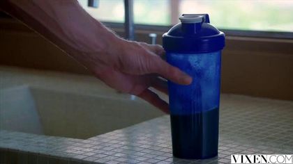 Две бисексуалки с висячими сиськами поебались с лучшим другом №4