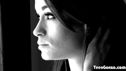 Худышка на кастинге раздевается и трахается в позе миссионера №1