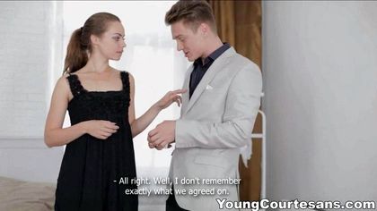 Красотка в черных чулочках полирует пенис мужика на кровати всеми дырками №3