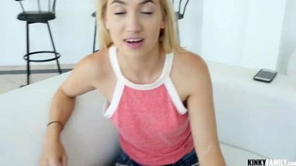 Худышка после беседы с мужиком готова раздеться и взять в ротик его вставший пенис №3