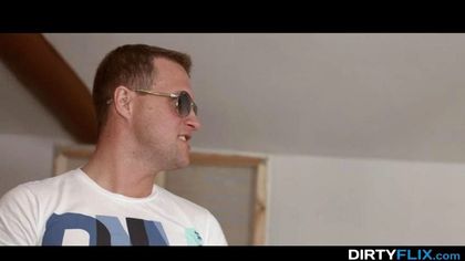 Мужик повалил подругу в белом платье на пол и трахнул без презика в пилотку №1