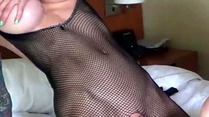 Брюнетка мнет и лижет молочные дойки рыжей лесбиянки перед камерой №9