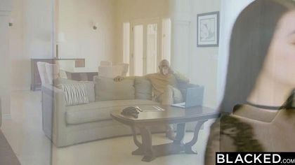 Девка после отсоса мечтает побыстрее натянуть на черный хер лохматку №1