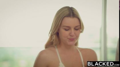 Негр трахает блондинку раком пока та не испытает яркий оргазм и не кончит №3