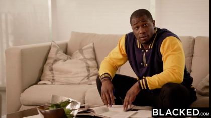 Блондинка давно мечтала трахнуться с негром и дала темнокожему в киску №3