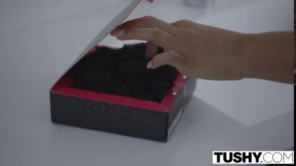 Мужик отшлепал девчонку и устроил ей незабываемый анальный трах №1