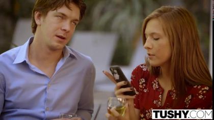 Рыжую телку трахают двойным проникновением симпатичные парни №1