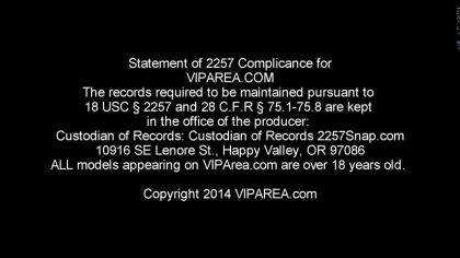 Блондинка дрочит гладкую киску и кончает от соло мастурбации №10