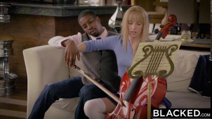 Студентка в чулках впустила в пизду черный член своего учителя №3