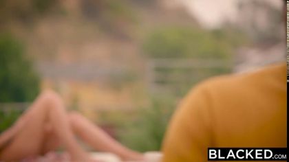 Блондинка с упругими сиськами получила черный член во влажную письку №2