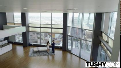 Женатый мужик трахает в анал молодую любовницу с мохнатым лобком №3