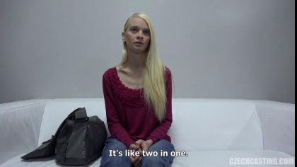 Блондинка показала, как дрочит письку секс игрушкой на порно кастинге №2