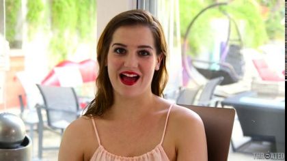 Негр грубо и жестко трахает в рот молодую цыпочку и кончает ей в ротик №1