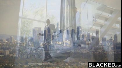 Девушка в нижнем белье трахается с двумя неграми в МЖМ порно видео №2