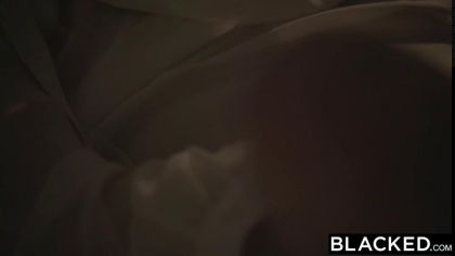 Негр насадил на член красотку в белых чулках с сочной розовой вагиной №2