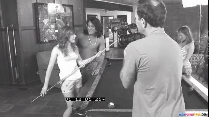 Жаркий секс втроем с сексуальными цыпочками на бильярдном столе №1