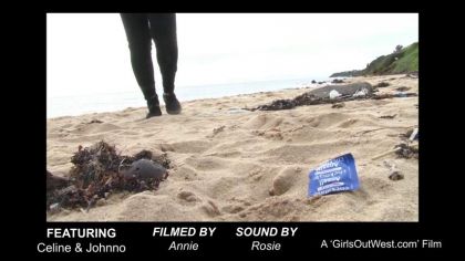 Похотливая пара трахается в разных позах на пустынном пляже №10