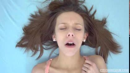 Девушка дрочит киску двумя пальцами и нежно стонет от блаженства №3