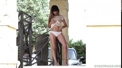 Красотка засунула пальцы во влажное влагалище и кончила от дрочки №2