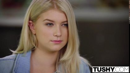 Блондинка в чулках наслаждается анальным проникновением с бойфрендом №1