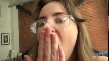 Скромница в очках умеет классно сосать и мастурбировать мужской член №3