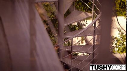 Красотку трахают двойным проникновением и та кончает несколько раз подряд №2