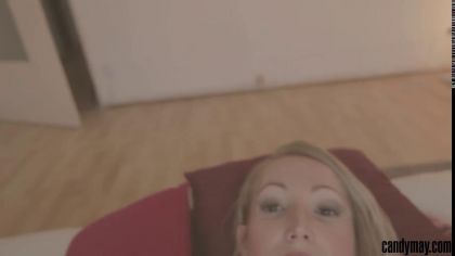 Девушка мастурбирует и трахает свою киску секс игрушками №1